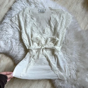 Mesh/ spets topp - Söt spets/mesh topp !