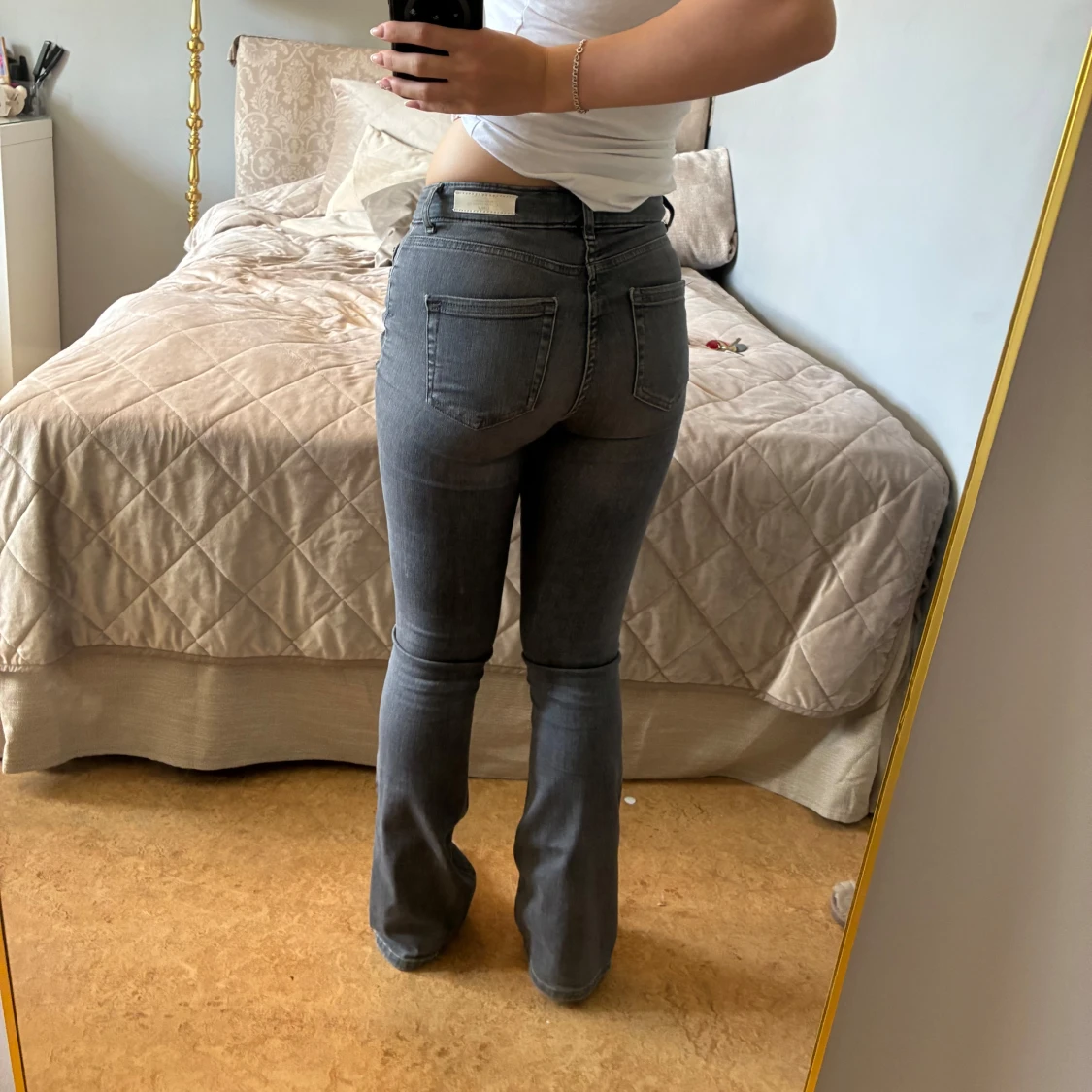 Grå bootcut jeans  - 2