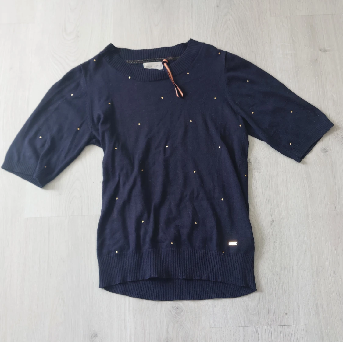 Mörkblå stickad tröja Holly & Whyte