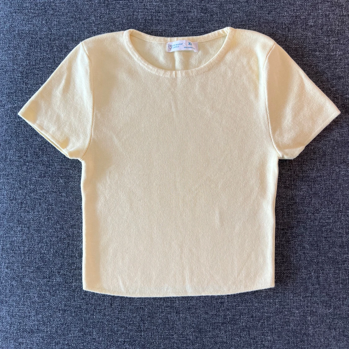 Ljusgul croppad topp från Primark