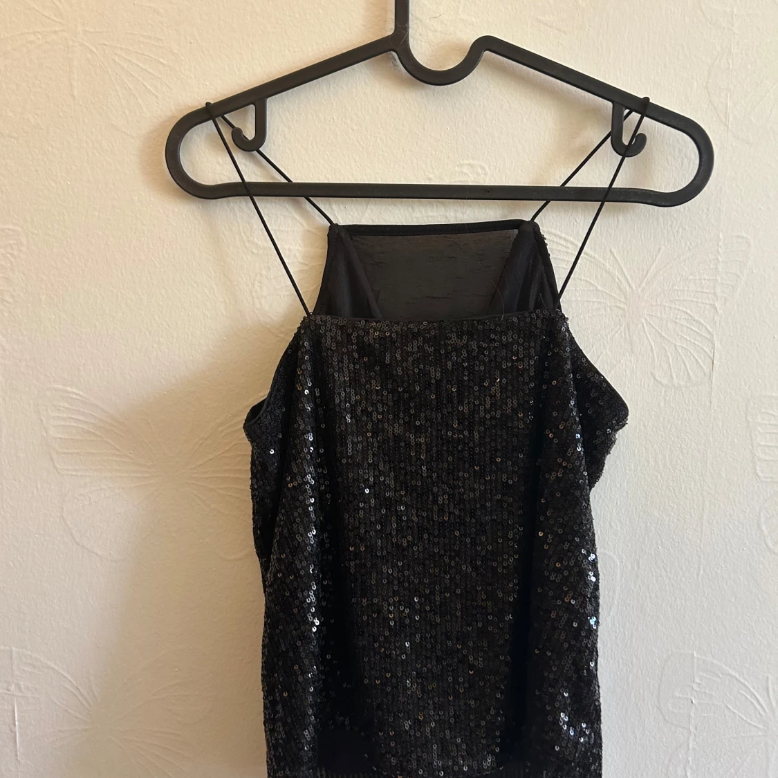 Svart paljettlinne med tunna band - 1