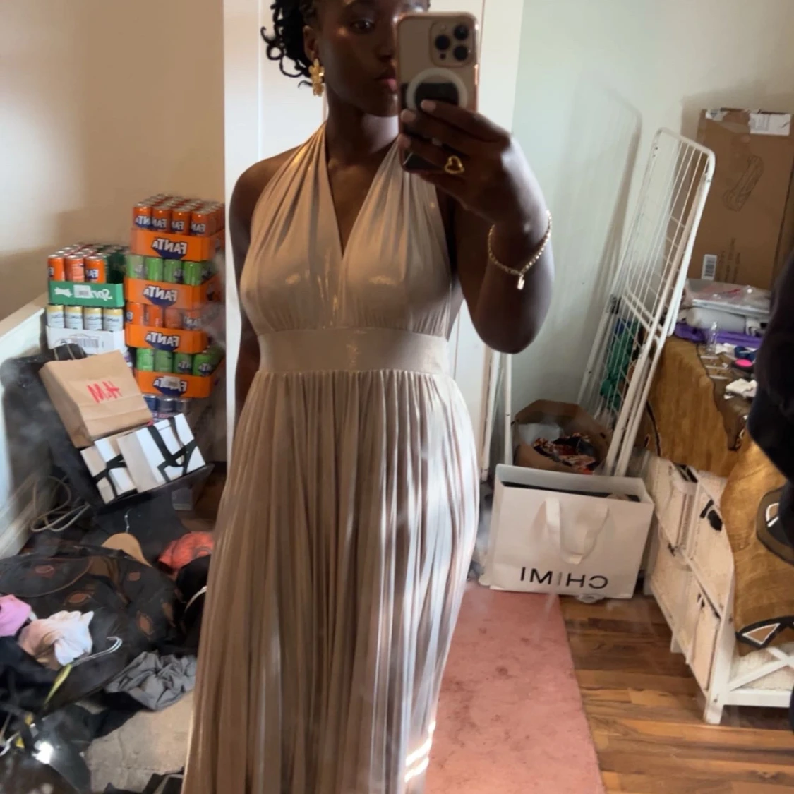 Guldig långklänning med halterneck - 1