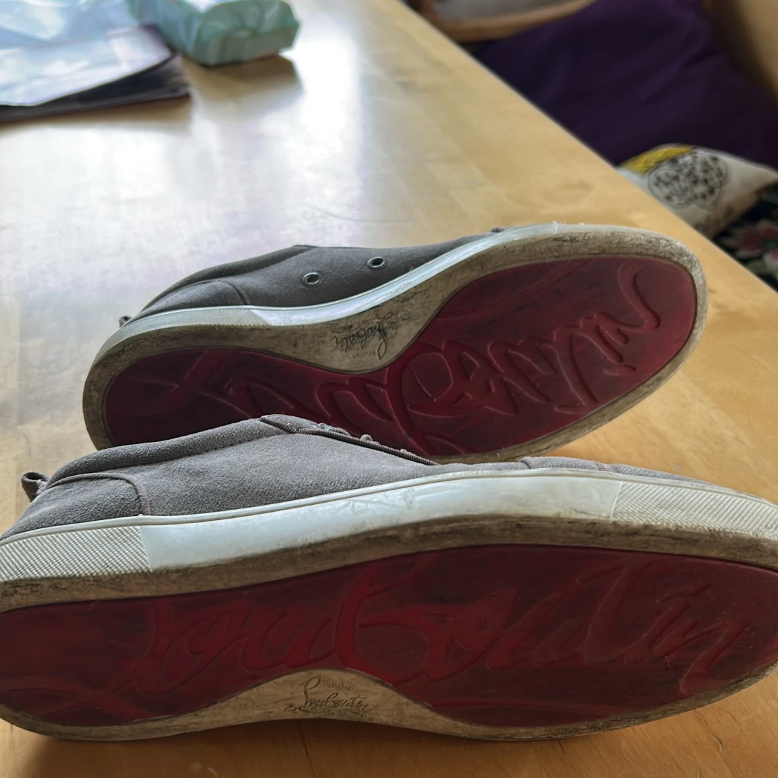 Grå christian louboutin skor  - 2