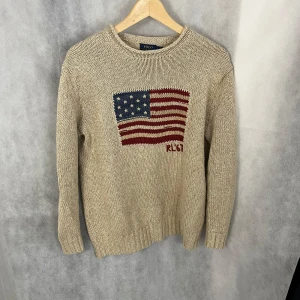 Ralph Lauren knit - Riktigt soft stickad raffe tröja. Linne blandning. Sjukt soft. Storlek S, modellen är 185. Väldigt fint skick