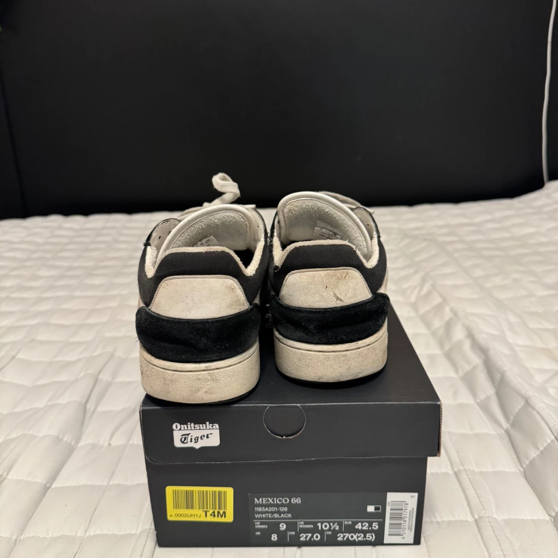 Svarta och vita sneakers från Axel Arigato - 2