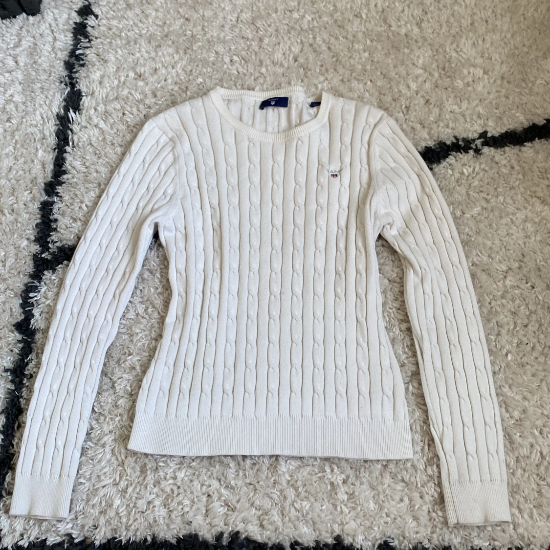 Vit kabelstickad tröja från Gant
