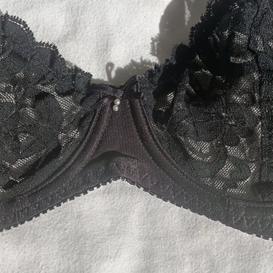 Svart spets-bh med pärldetalj - 1