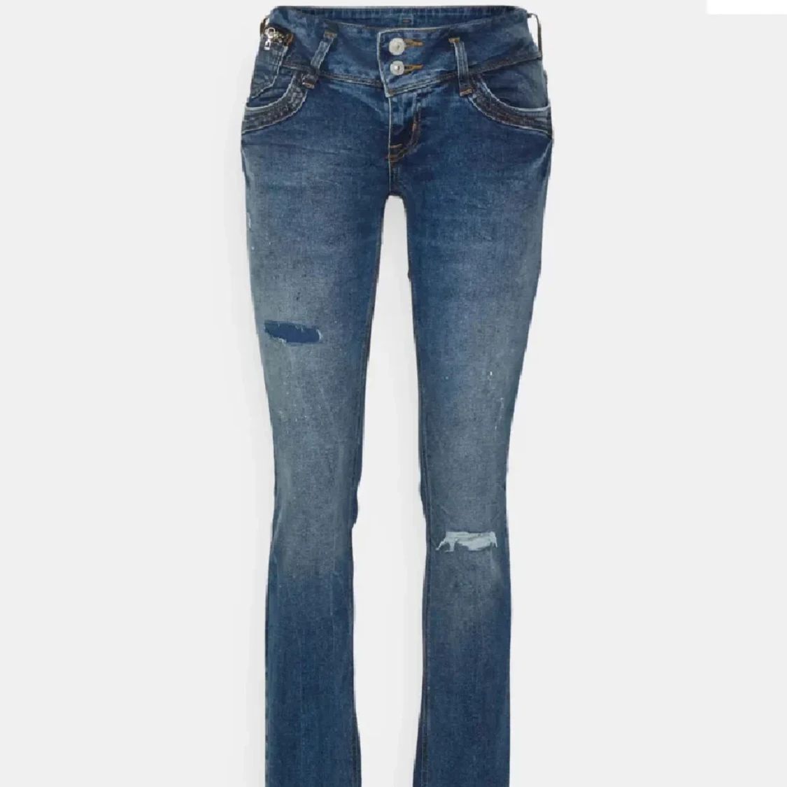 Blå bootcut jeans med slitningar från LTB