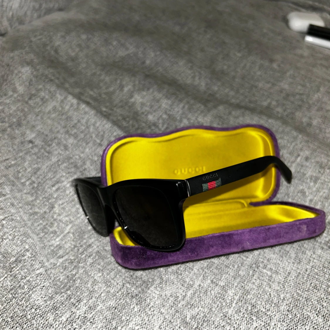 Svarta solglasögon från Gucci