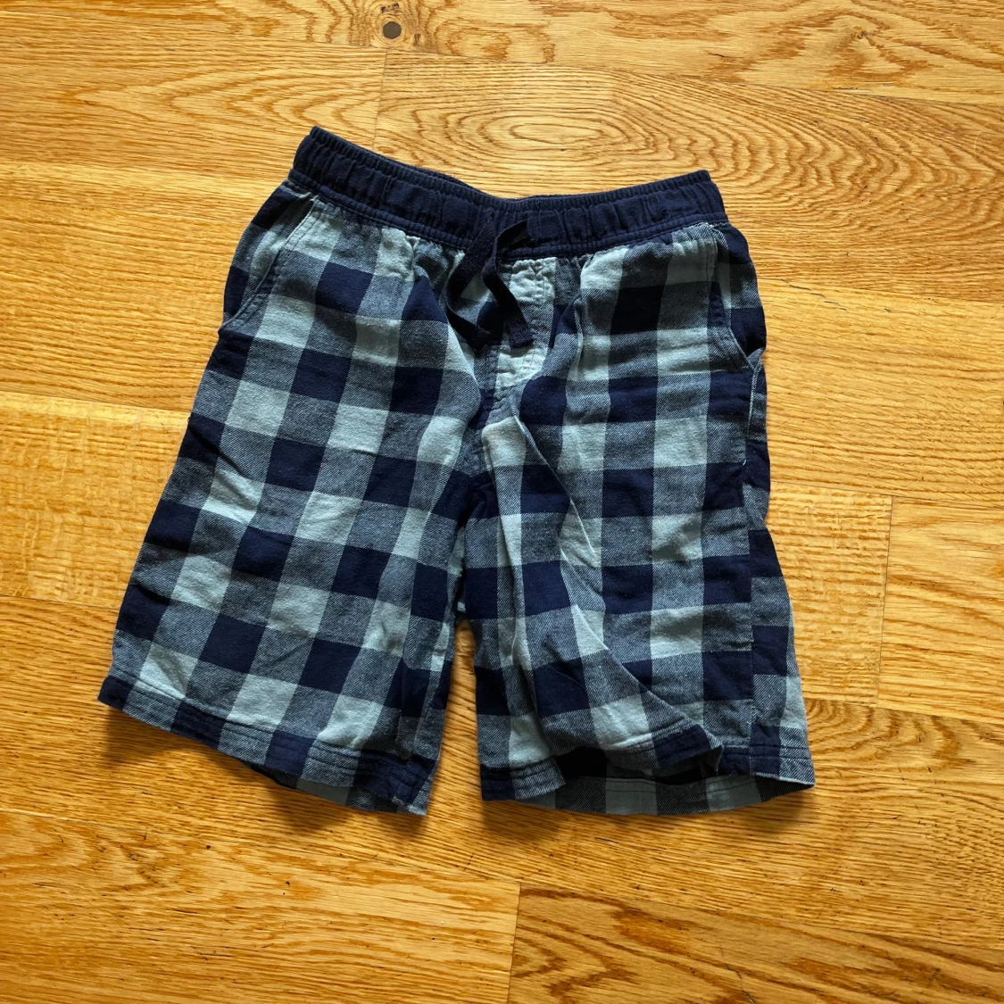 Rutiga pyjamasshorts från Kappahl