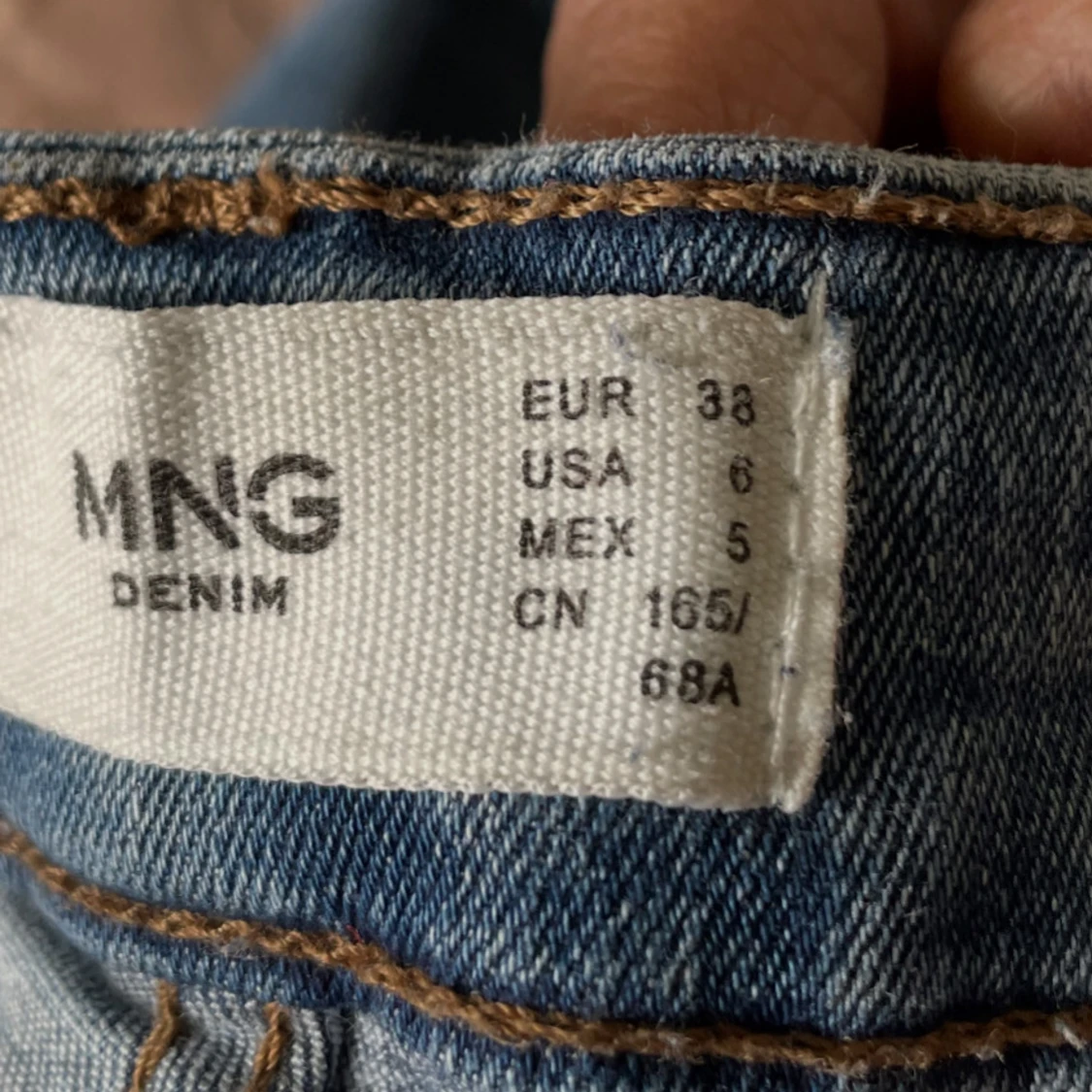 Blå bootcut jeans från MNG Denim - 2