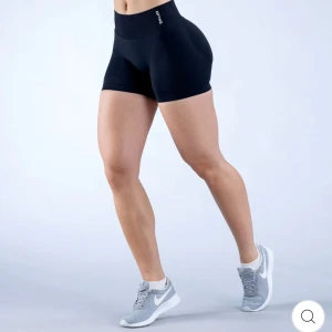 Impact dfyne shorts - Helt oanvända dfyne shorts i impact modellen!💫 Väldigt värt att köpa här då man måste betala frakt + tull om man beställer från dfynes hemsida💗 säljer även ett par likadana fast i rosa!