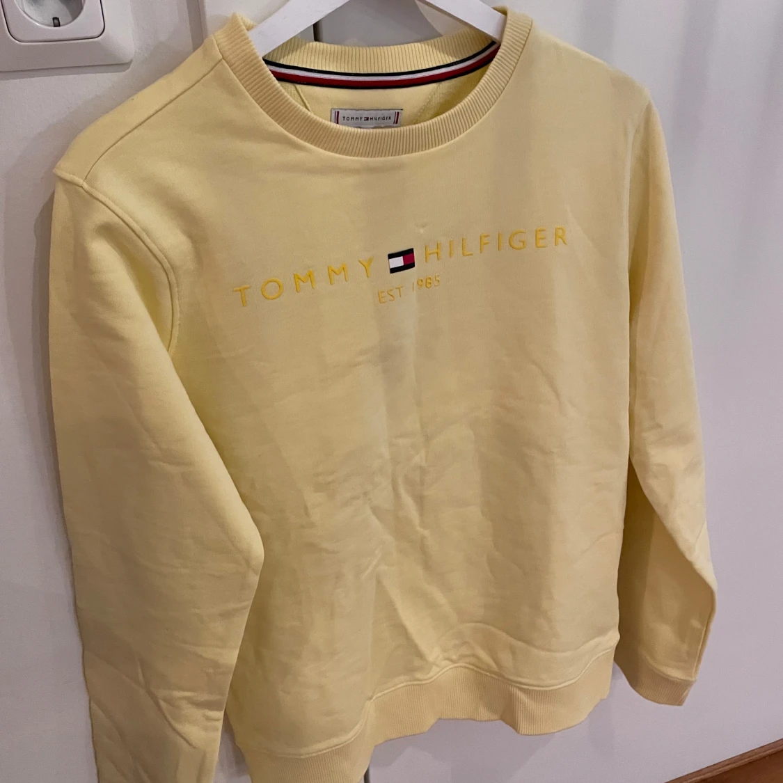 Gul långärmad tröja från Tommy Hilfiger - 4