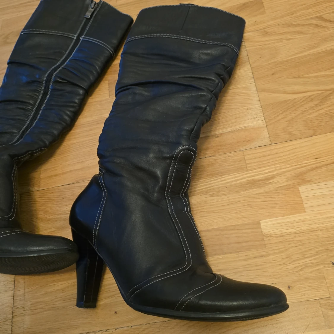 Svarta stövlar med klack och dragkedja - 2