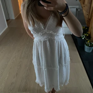 Klänning  - Jätte fin klänning som inte kommer till användning, pris kan diskuteras💗
