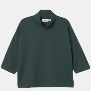 Mörkgrön tröja med krage - Snygg mörkgrön tröja med krage från Carin Wester💕använd fåtal gånger och är i väldigt bra skick!!! Skriv för egna bilder