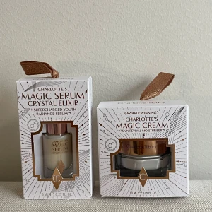 Charlotte's Magic Serum och Magic Cream - Säljer Charlotte's Magic Serum Crystal Elixir och Magic Cream. Serumet är ett ungdomligt strålande serum på 8 ml och krämen är en prisbelönt återfuktande kräm på 15 ml. Båda produkterna kommer i eleganta förpackningar med guldiga detaljer och har en lyxig känsla.