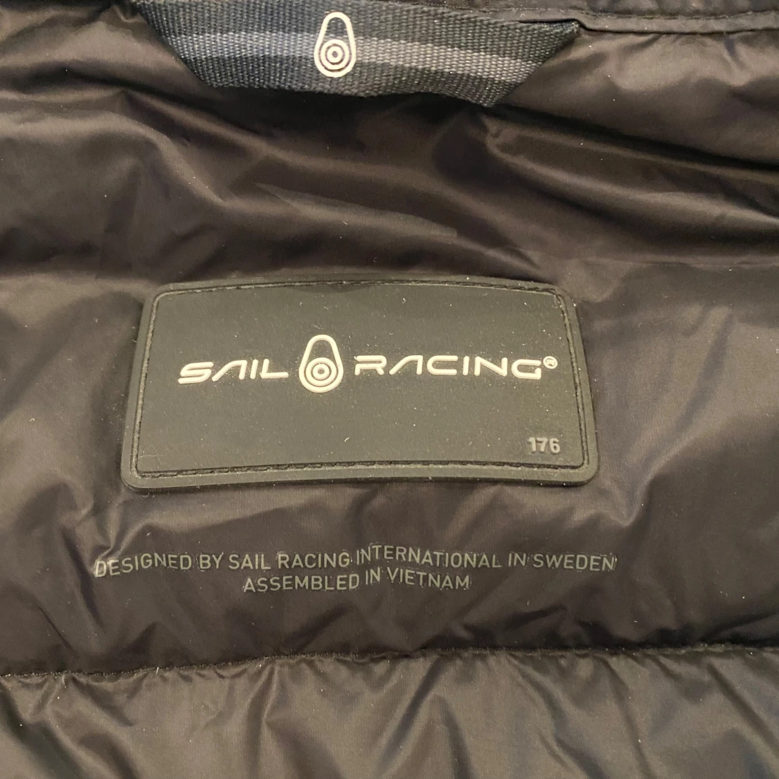 Svart dunväst från Sail Racing - 3