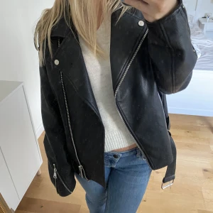 skinnjacka  - jättefin jacka som är i nyskick❤️