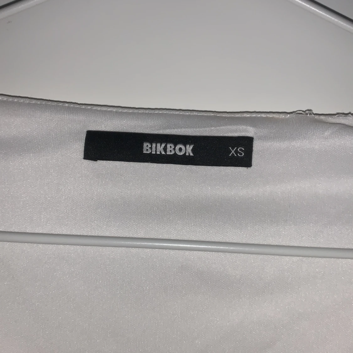 Vit långärmad topp från BikBok - 2