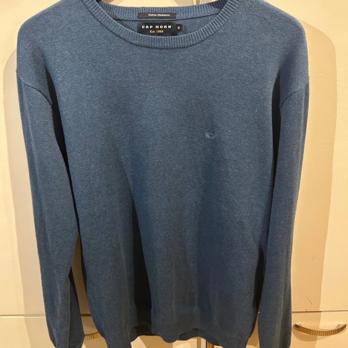 Blå cashmere sweater från Cap Horn