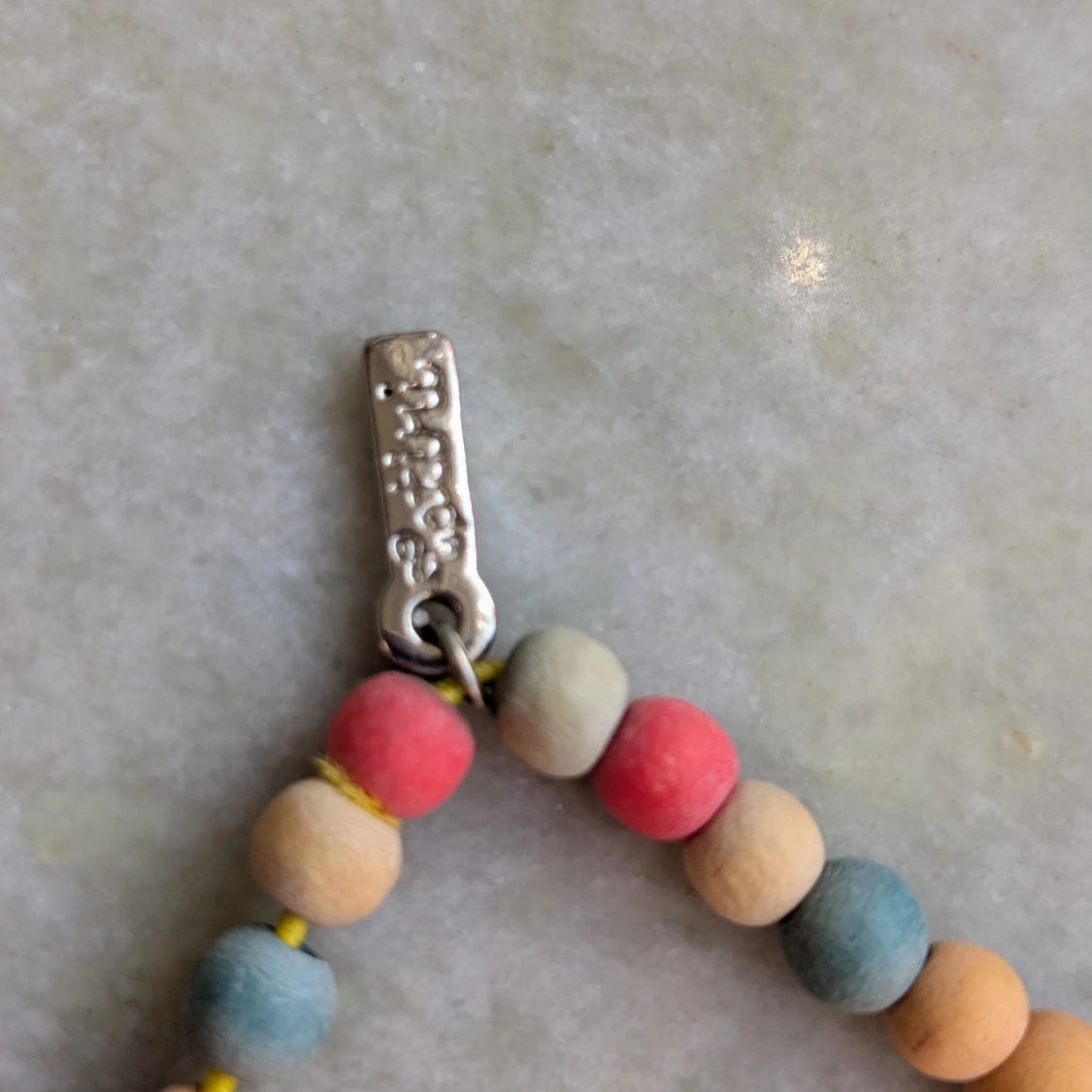 Färgglatt halsband med träpärlor - 3