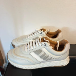 Boss skor - Använda en gång.