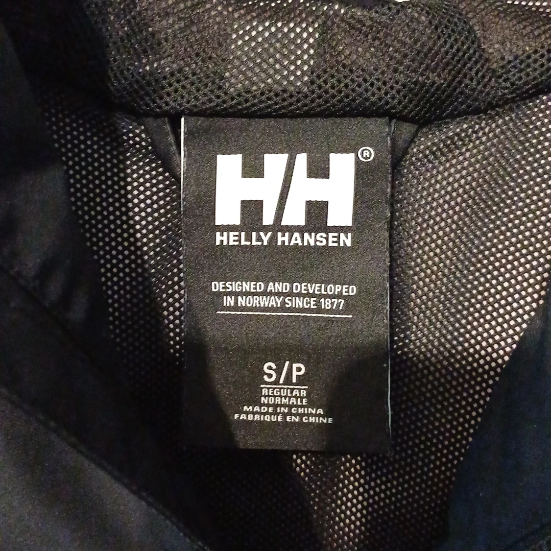 Svart vindjacka från Helly Hansen - 1