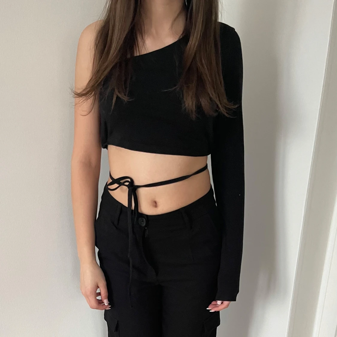 Svart one shoulder croppad topp NAKD - 1