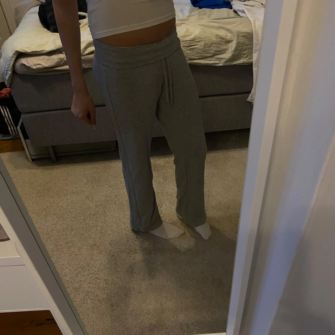 Grå mjukisbyxor från H&M BASIC - 1