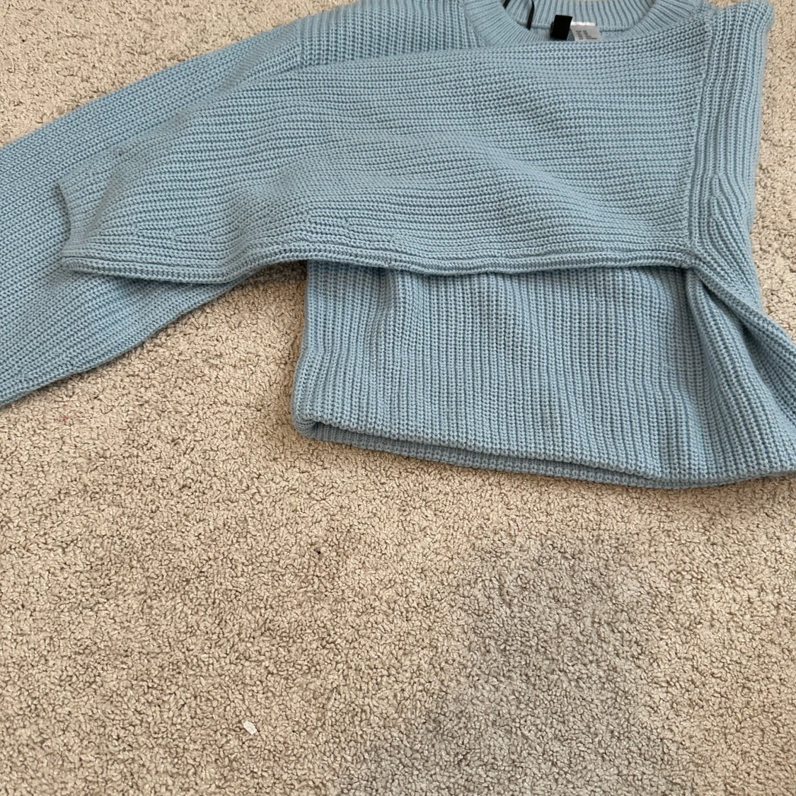 Ljusblå stickad croppad tröja från H&M Divided - 1