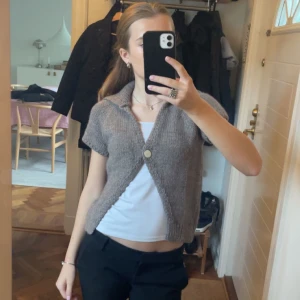 Bolero - Säljer nu denna jättefina bolero/koftan som är perfekt nu till våren! Piffar verkligen upp en basic outfit 🤍