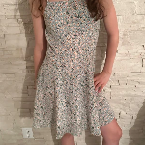 Klänning  - Söt klänning till sommaren! Pris kan diskuteras 