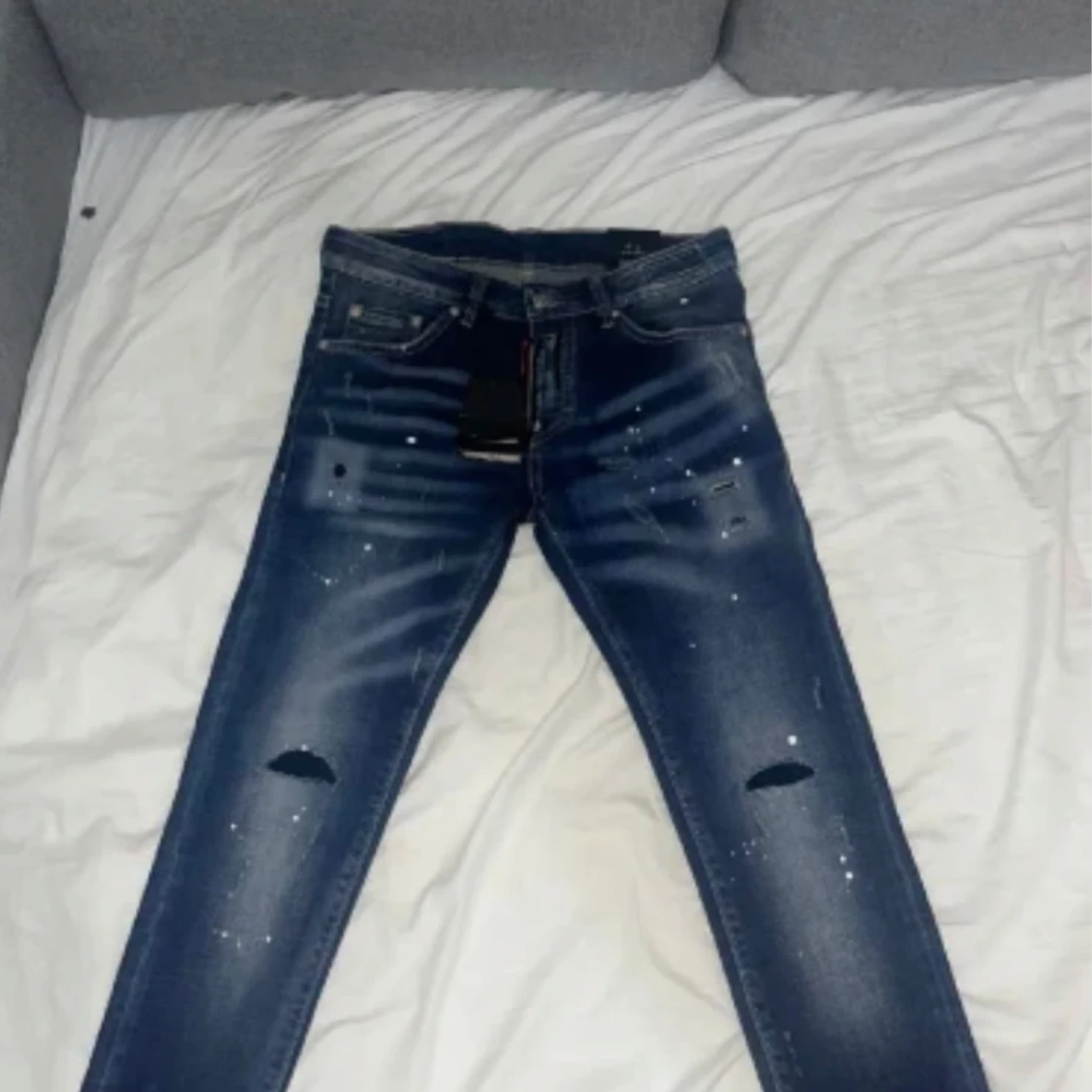 Blå slitna jeansbyxor från Dsquared2