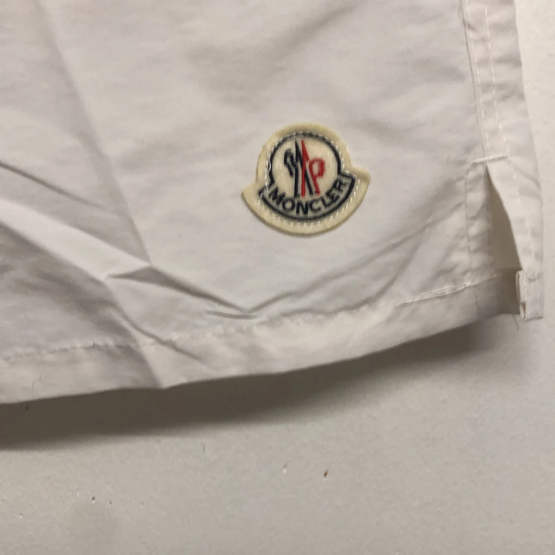 Vita shorts från Moncler med dragsko - 4