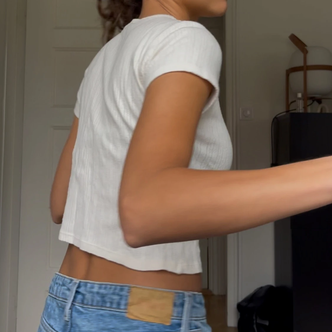 Vit ribbad croppad t-shirt - 1