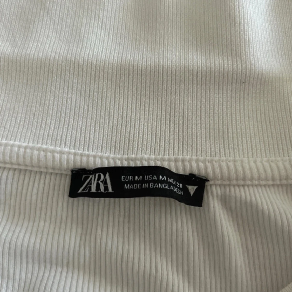 Vit croppad ribbad topp från Zara - 1