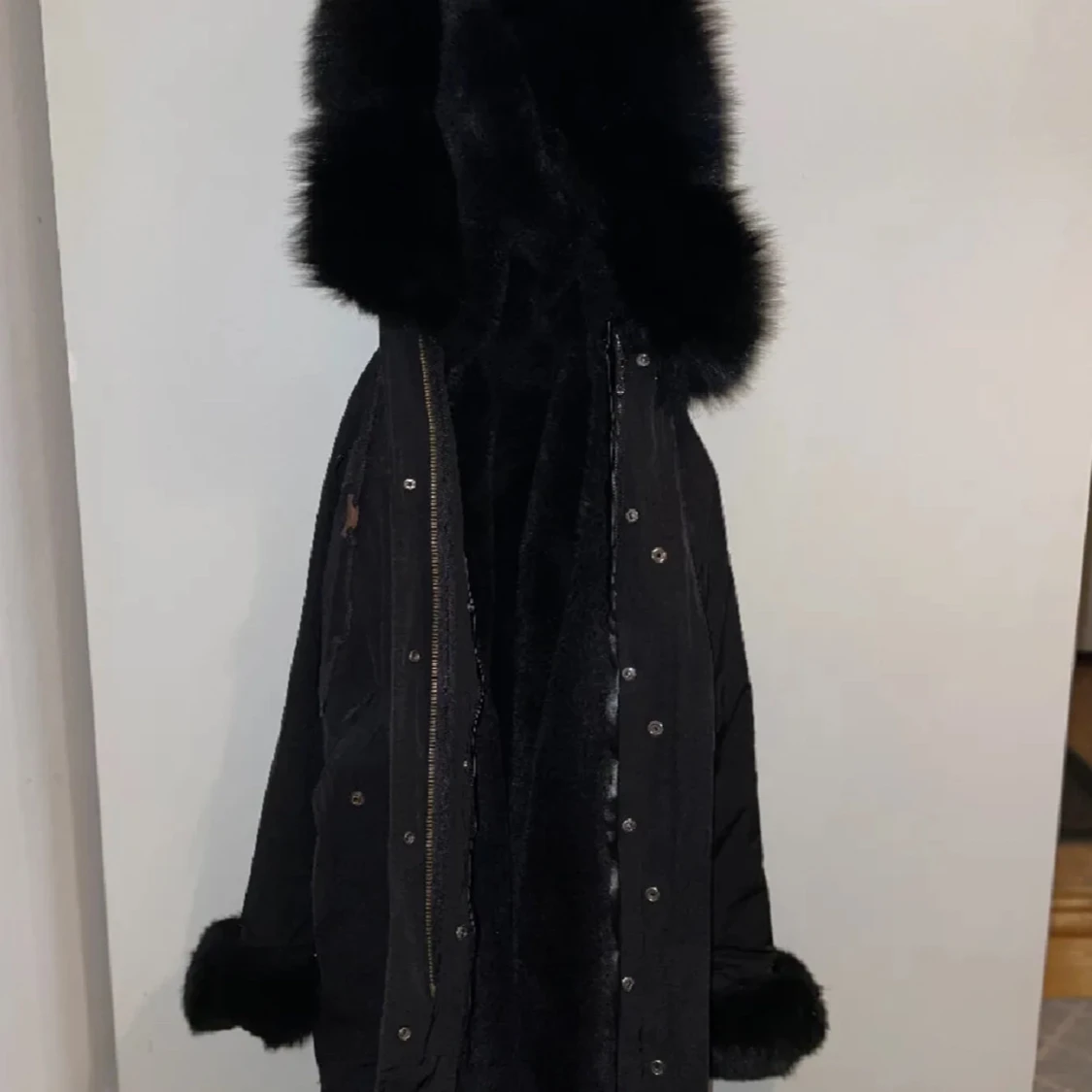 Svart parkajacka med äkta rävpäls  - 2