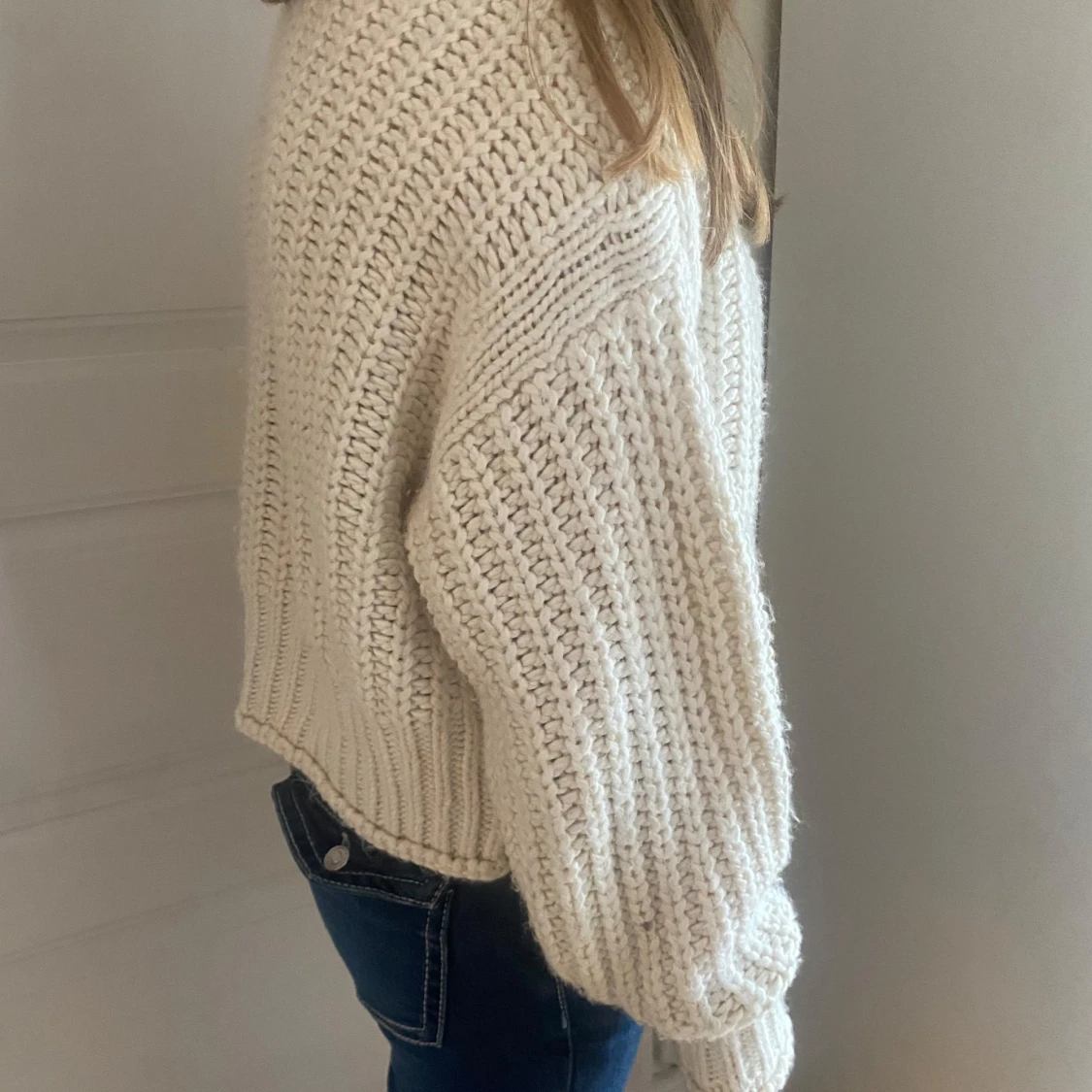 Vit stickad tröja med grov struktur - 3