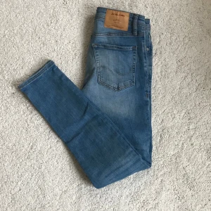 Jack and Jones jeans - Säljer ett par jeans från Jack and Jones i Storlek W28 L30. Hör av dig vid frågor!🔥🙌
