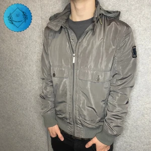 J.LINDEBERG FIELDJACKET - Riktigt snygg J.Lindeberg Fieldjacket | Strl: M | Skick: 8,5/10 (en liten skada på ena underarmen) | Modellen är 175, väger 71 | Nypris: ca 2000kr | Hör av er vid frågor och funderingar!