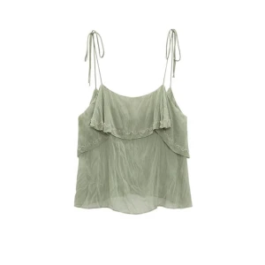 Söt topp - Säljer denna superfina toppen från Zara. Använd ca 3 gånger och är i mycket bra skick! Nypris 329 kr ❤️