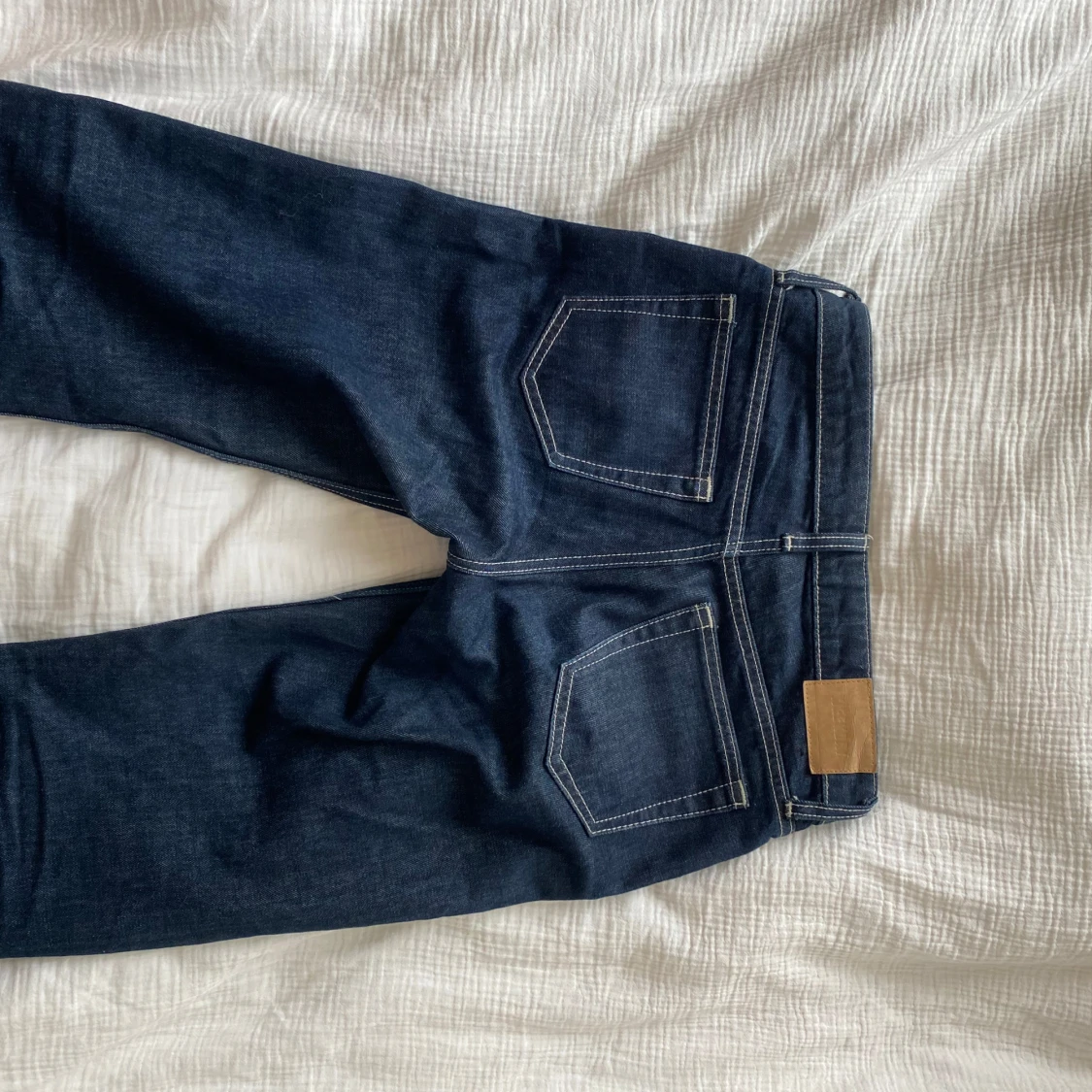 Mörkblå Weekday jeans - 1