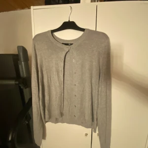 Kofta  - Stickad kofta från laget 157 som aldrig är använd💗lämna gärna prisförslag!