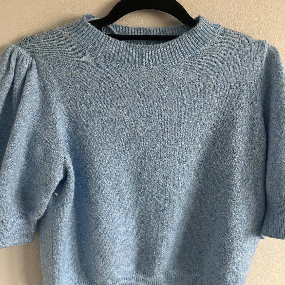 Ljusblå stickad topp från Vero Moda