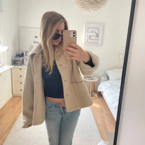 beige kappa - as snygg kappa !!! Skriv för fler bilder 💕💕💕 passar S och M , kan gå ner i pris vid SNABB affär 
