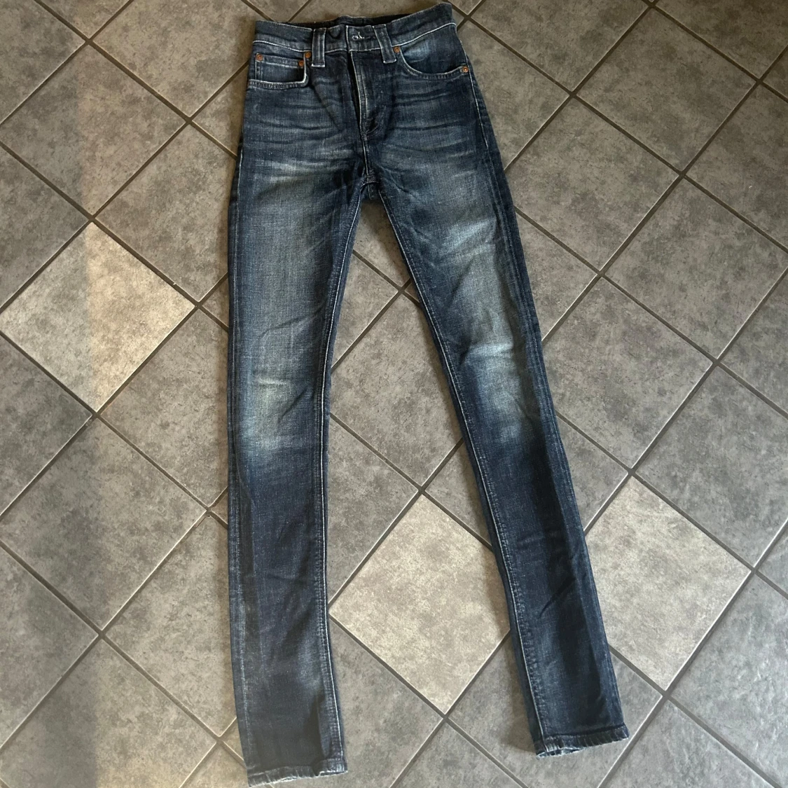 Mörkblå skinny jeans från Nudie Jeans - 1