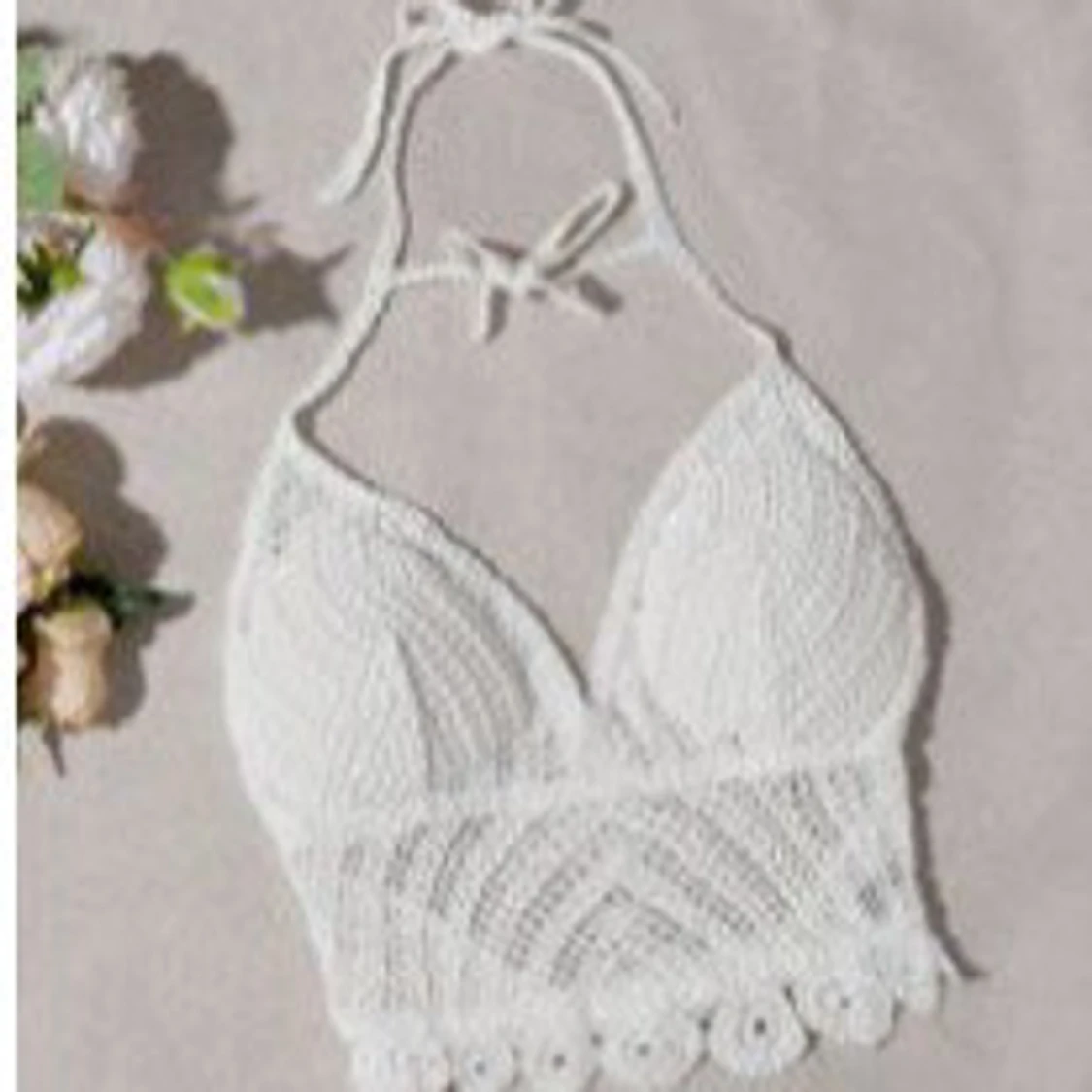 Vit virkad croppad linnetopp