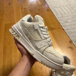 LV shoes 44 - LV shoes storlek 44 använd en gång utan box