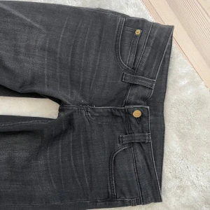 Cheap Monday jeans  - Intressekoll! Helt slutsålda på hemsidan💖enda defekten är lappen där bak som är lite trasig, inget man tänker på! Pris kan diskuteras. 